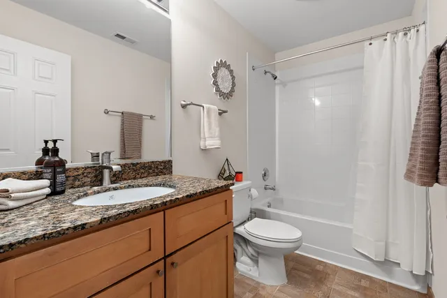 $310,000 | 1240 Walnut Glen Drive, Crystal Lake, IL 60014