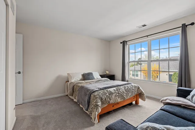 $310,000 | 1240 Walnut Glen Drive, Crystal Lake, IL 60014