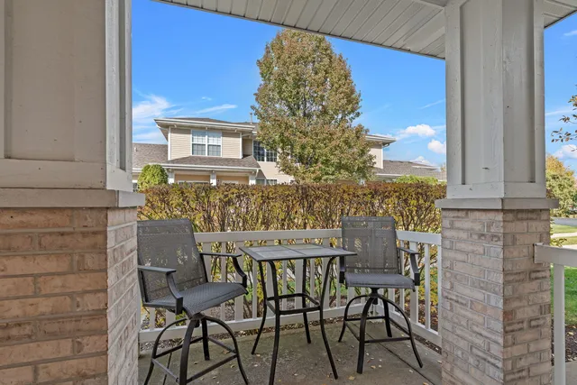 $310,000 | 1240 Walnut Glen Drive, Crystal Lake, IL 60014