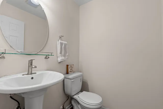 $310,000 | 1240 Walnut Glen Drive, Crystal Lake, IL 60014