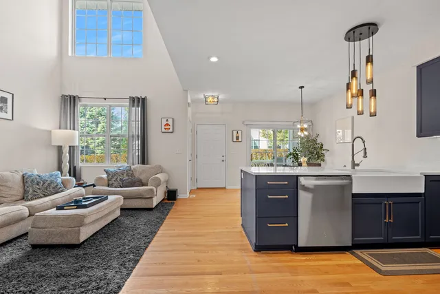 $310,000 | 1240 Walnut Glen Drive, Crystal Lake, IL 60014