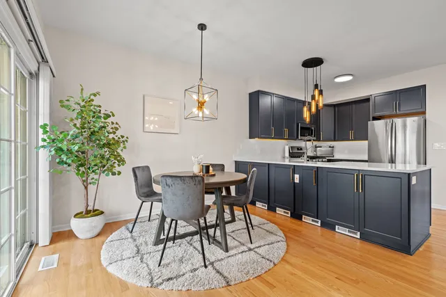 $310,000 | 1240 Walnut Glen Drive, Crystal Lake, IL 60014