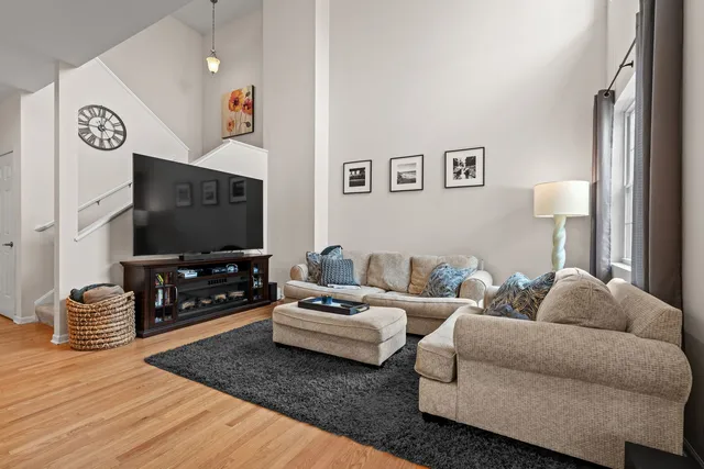 $310,000 | 1240 Walnut Glen Drive, Crystal Lake, IL 60014