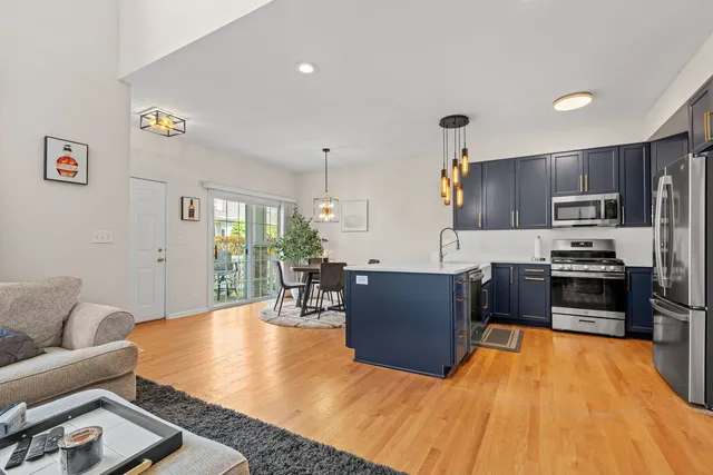 $310,000 | 1240 Walnut Glen Drive, Crystal Lake, IL 60014