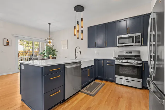 $310,000 | 1240 Walnut Glen Drive, Crystal Lake, IL 60014