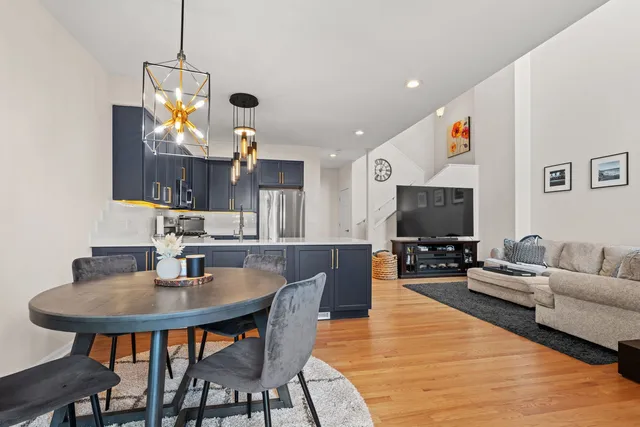 $310,000 | 1240 Walnut Glen Drive, Crystal Lake, IL 60014