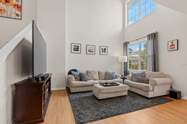 $310,000 | 1240 Walnut Glen Drive, Crystal Lake, IL 60014