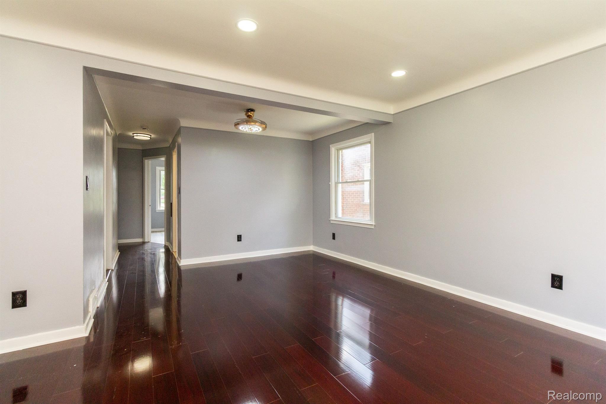 8614 Harding Street Center Line, MI 48015 - Photo 11 of 41