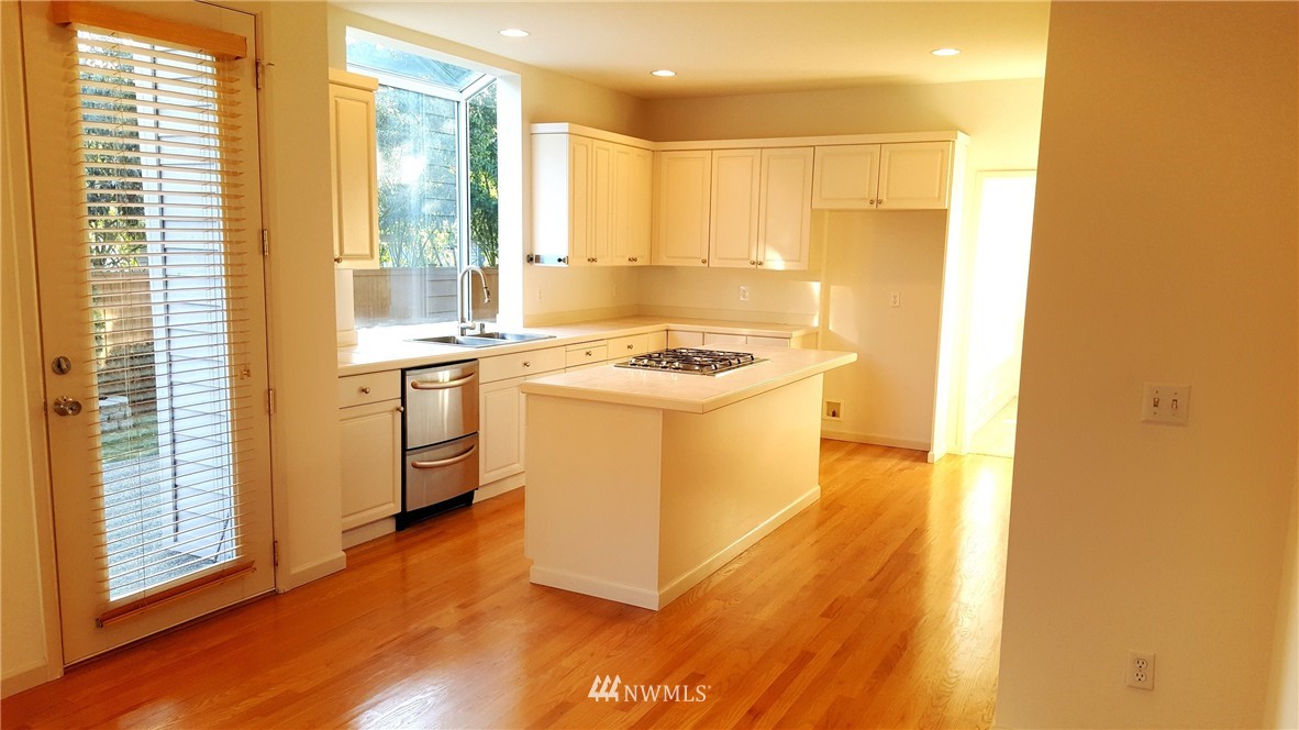 20813 39th Drive Southeast Bothell, WA 98021 - Photo 3 of 14