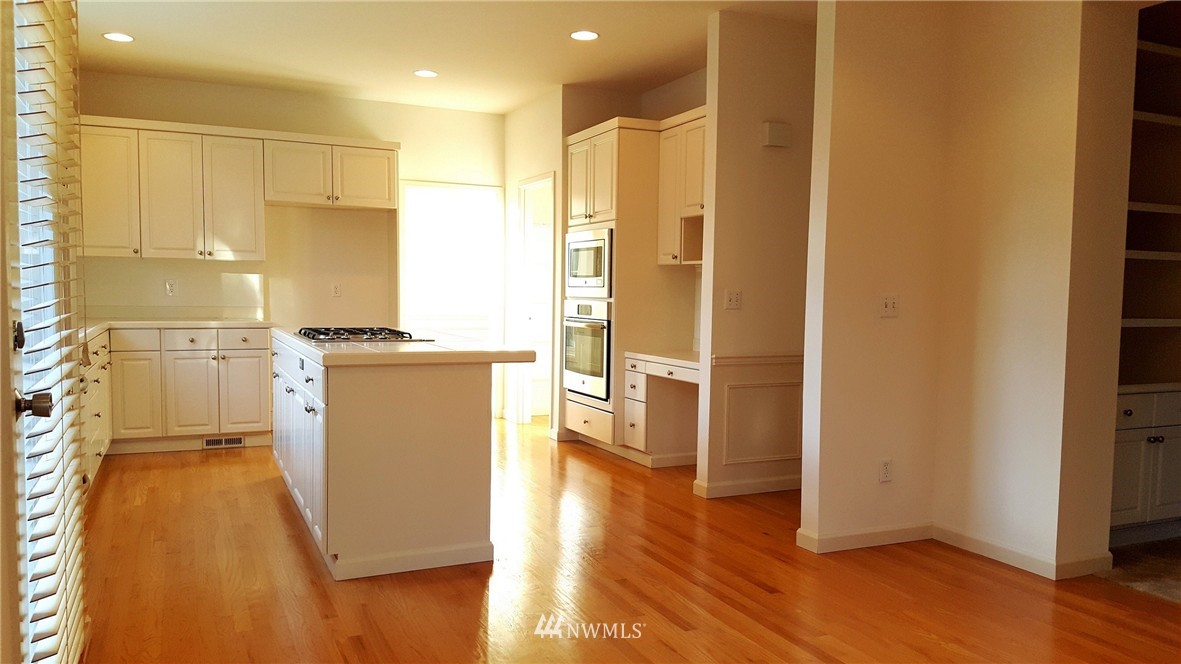 20813 39th Drive Southeast Bothell, WA 98021 - Photo 4 of 14