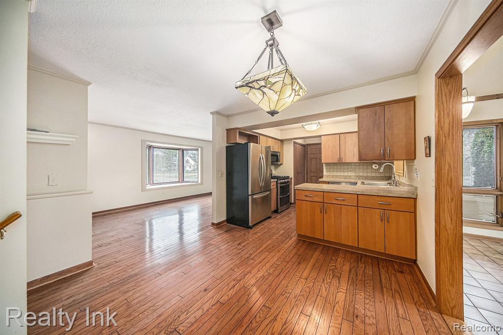 46585 Maben Road Canton, MI 48187 - Photo 4 of 19
