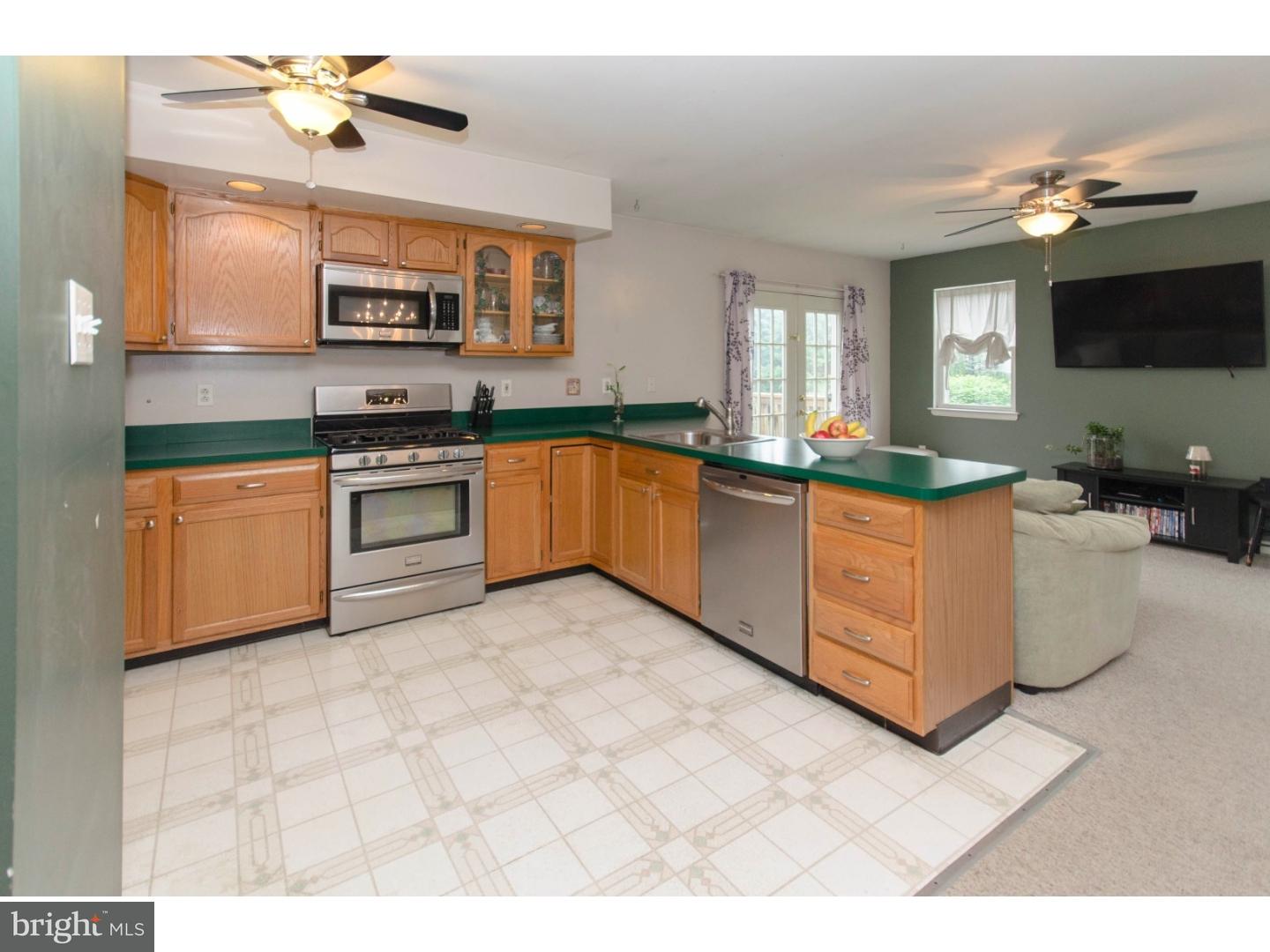 931 Catalpa Road Warminster, PA 18974 - Photo 8 of 25 Dining Room