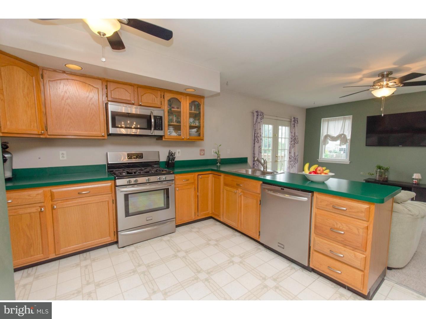 931 Catalpa Road Warminster, PA 18974 - Photo 10 of 25 Kitchen