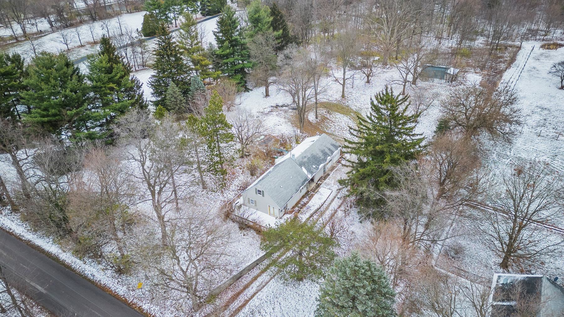 1279 Evergreen Road Huntington, IN 46750 - Photo 1 of 36 Gallery Image 1