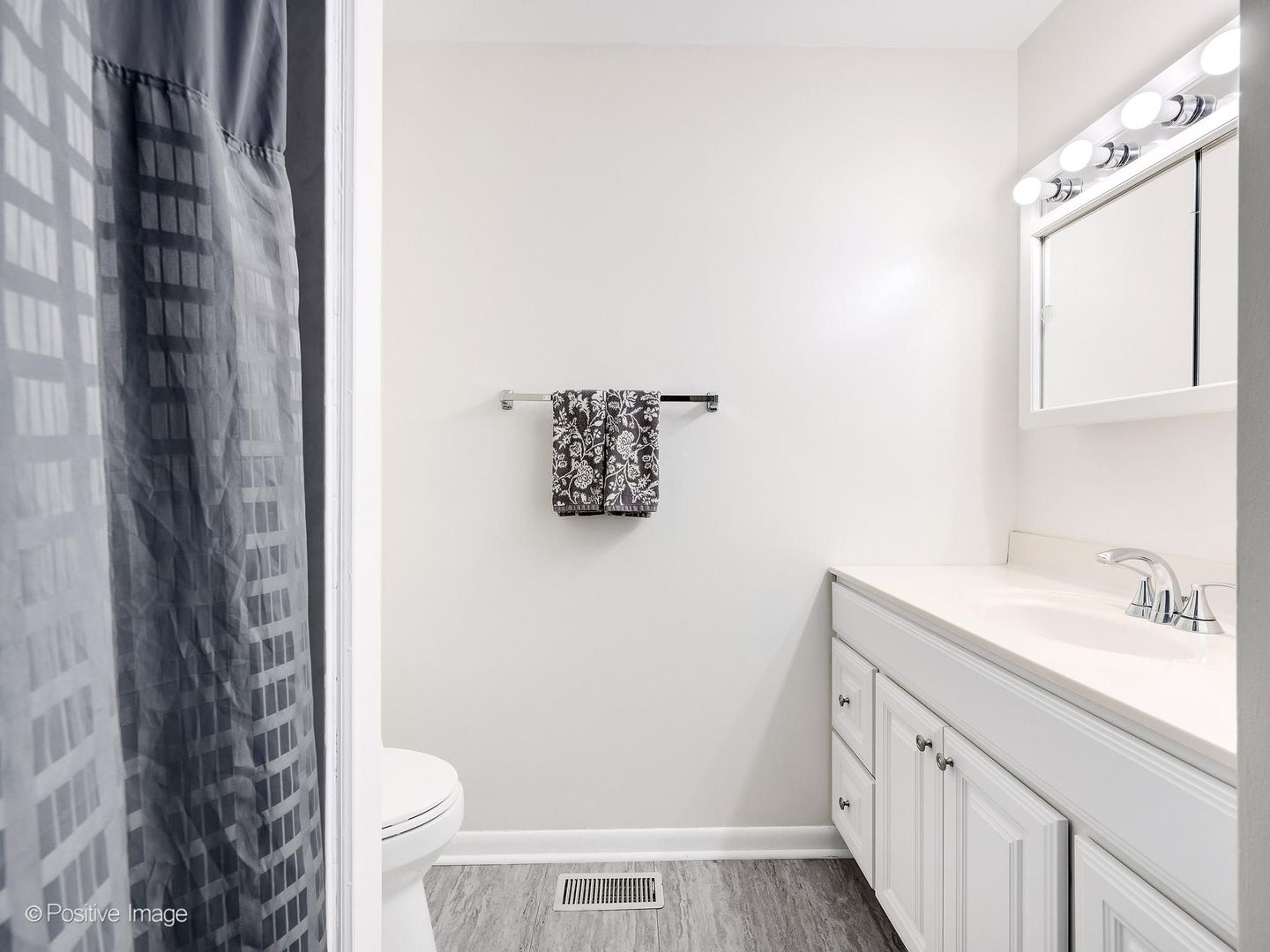 28W776 Wagner Road Naperville, IL 60564 - Photo 17 of 25 Gallery Image 17