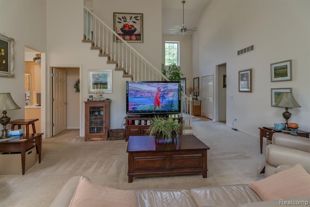 29241 Autumn Ridge Farmington Hills, MI 48334 - Photo 4 of 25