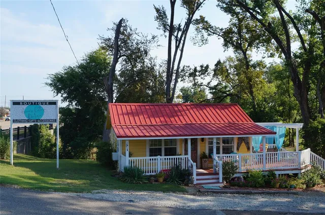 $250,000 | 402 East College Street, Canton, TX 75103