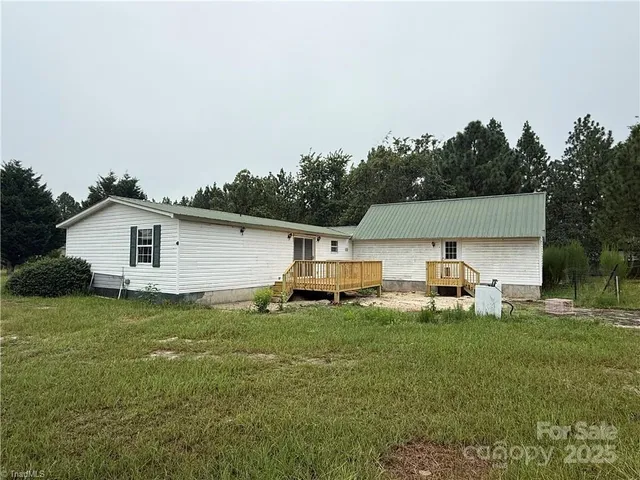 a house view with a outdoor space
