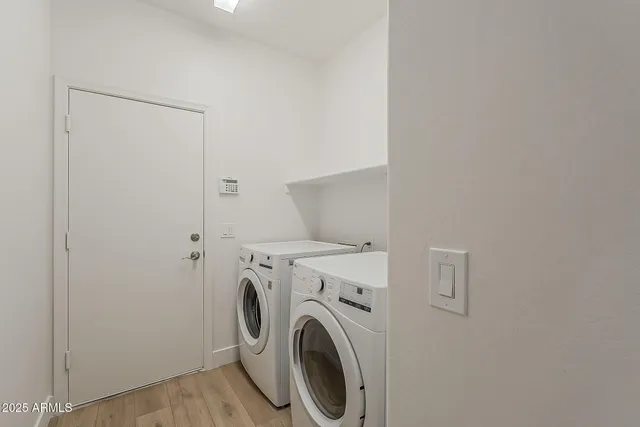 a view of a garage room