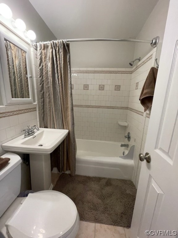 4202 Gladewater Road Henrico, VA 23294 - Photo 31 of 49 a bathroom with a sink toilet and shower