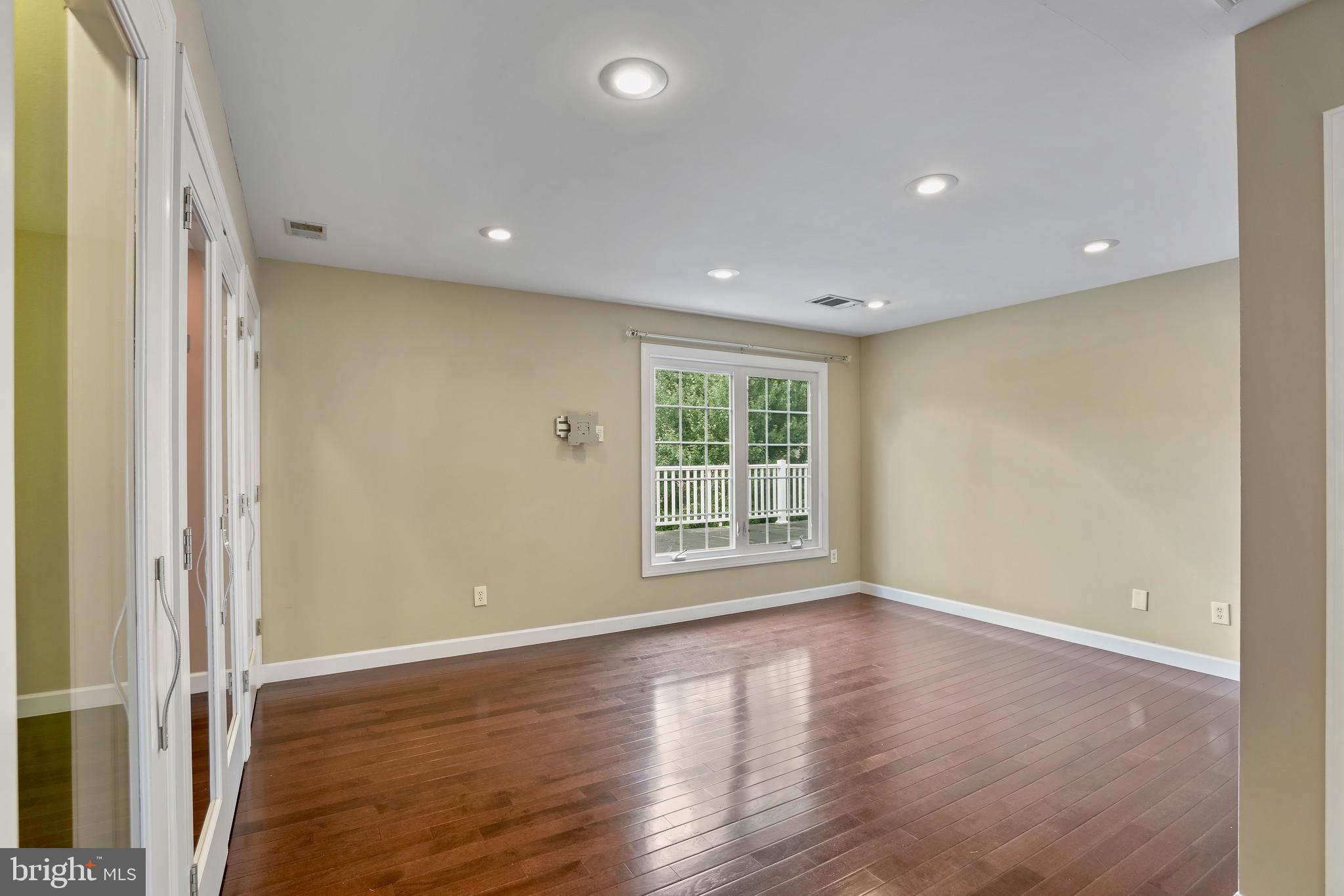 2054 Madrillon Road Vienna, VA 22182 - Photo 29 of 48