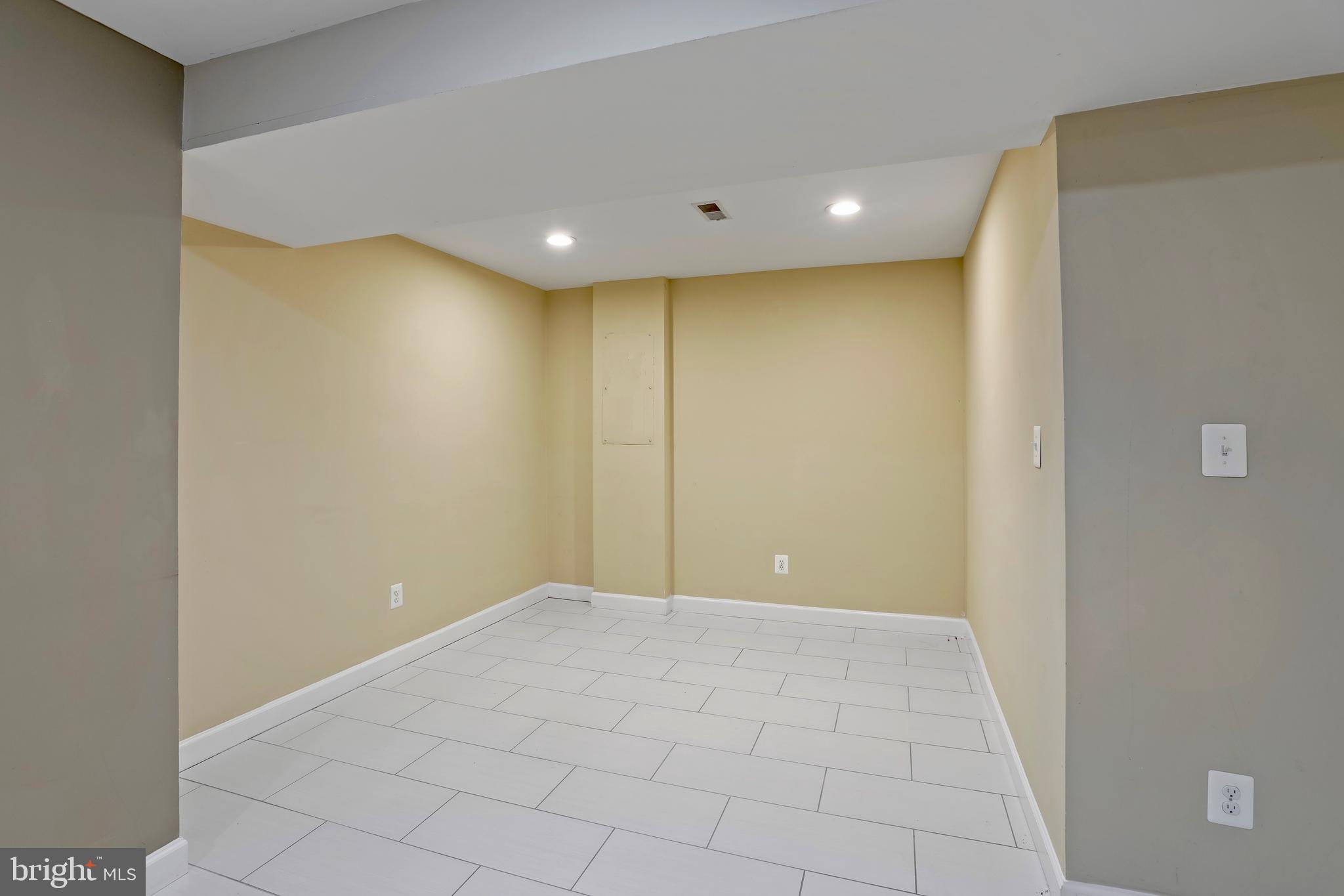 2054 Madrillon Road Vienna, VA 22182 - Photo 37 of 48