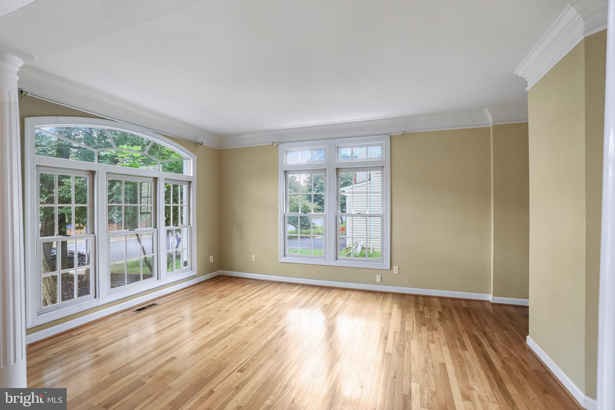 2054 Madrillon Road Vienna, VA 22182 - Photo 5 of 48