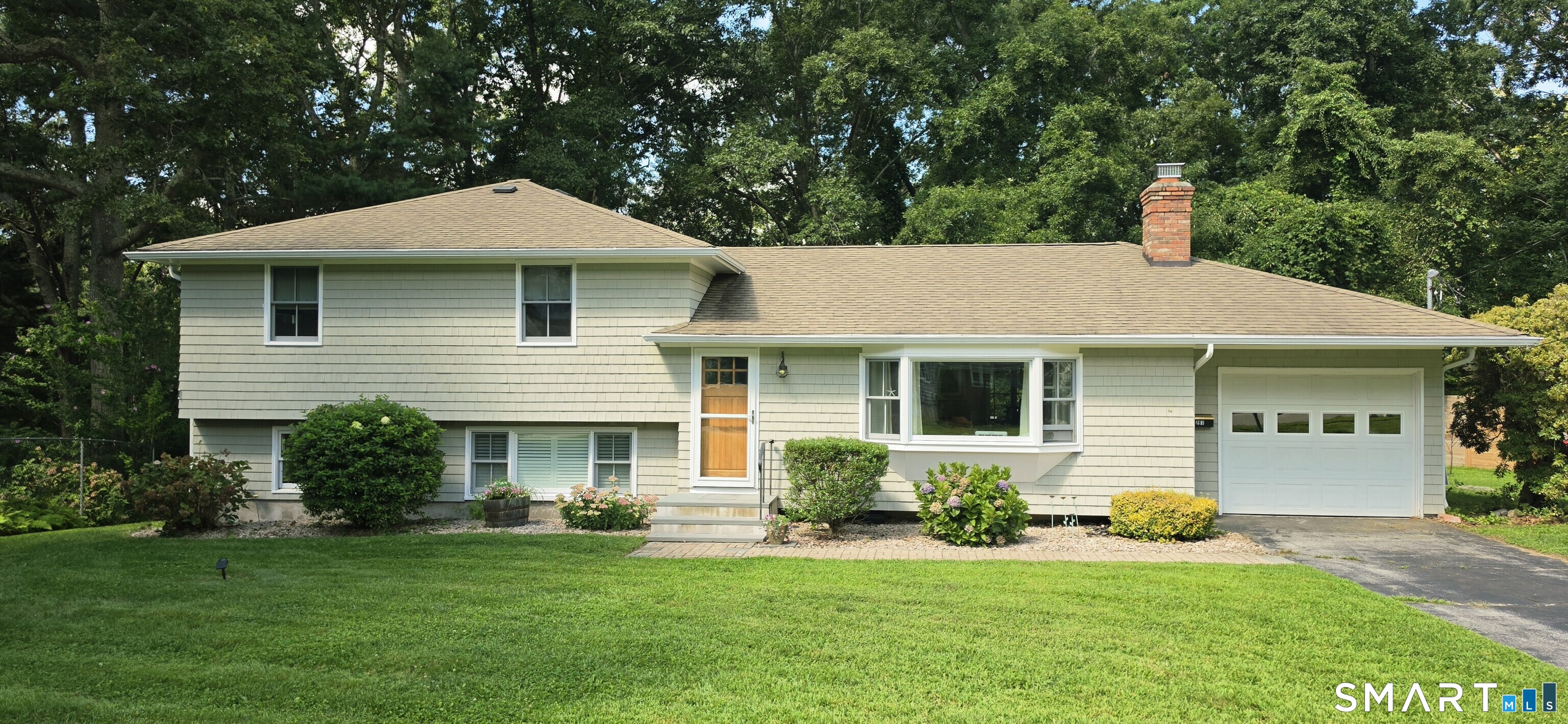 261 Ridgewood Drive Groton, CT 06355 - Photo 1 of 14 Gallery Image 1