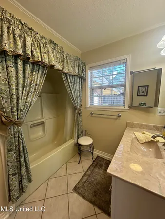 $225,000 | 2049 Oakhurst Drive, Grenada, MS 38901