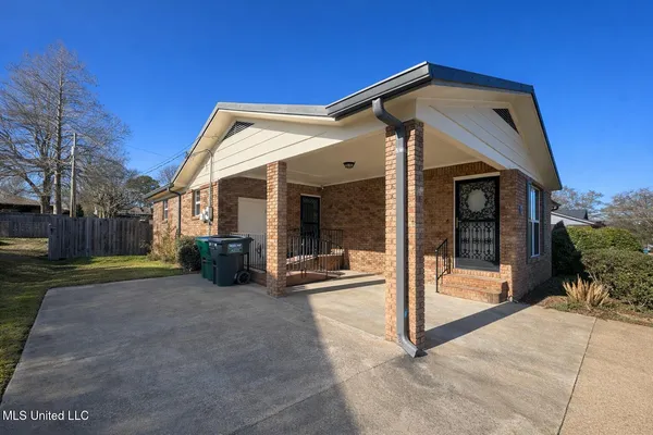 $225,000 | 2049 Oakhurst Drive, Grenada, MS 38901