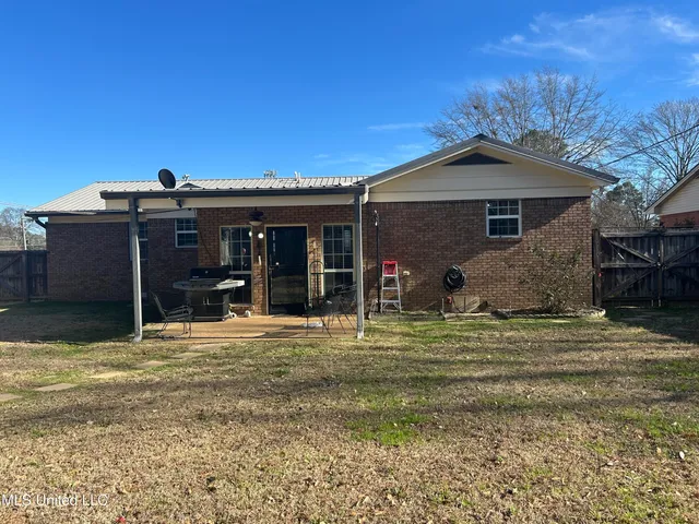 $225,000 | 2049 Oakhurst Drive, Grenada, MS 38901
