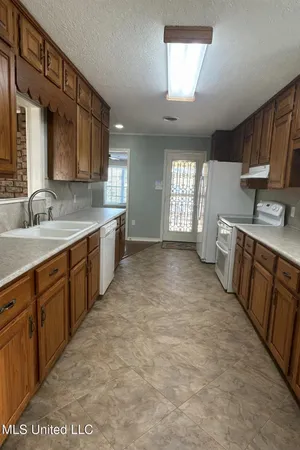 $225,000 | 2049 Oakhurst Drive, Grenada, MS 38901