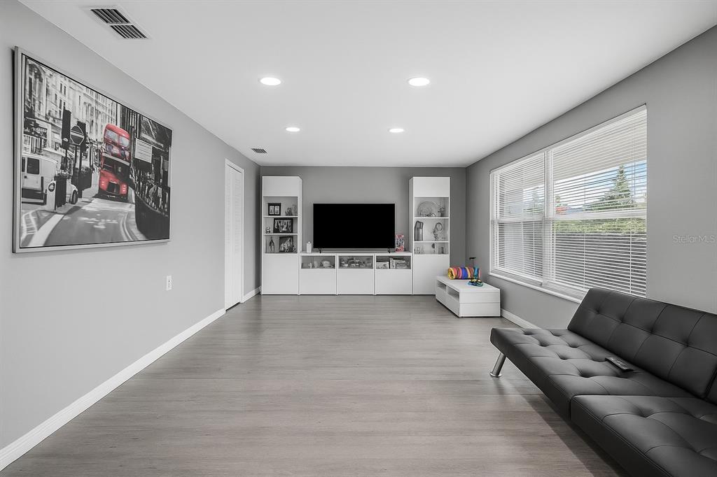 311 Southwest 3rd Avenue Mulberry, FL 33860 - Photo 3 of 34