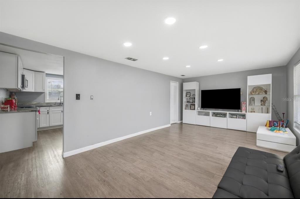 311 Southwest 3rd Avenue Mulberry, FL 33860 - Photo 4 of 34