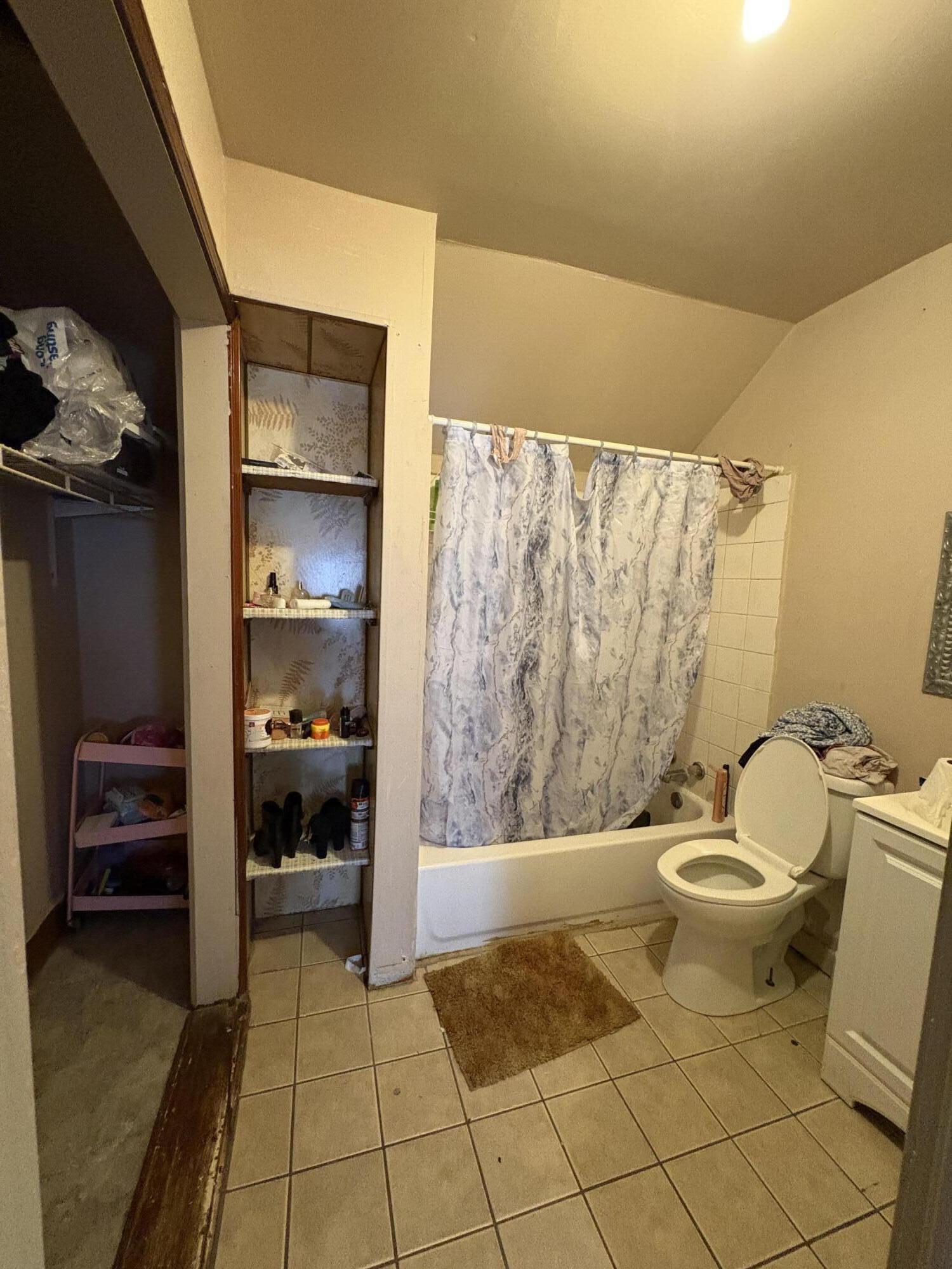 1522 South 15th Street Milwaukee, WI 53204 - Photo 23 of 53 duplex upper bath
