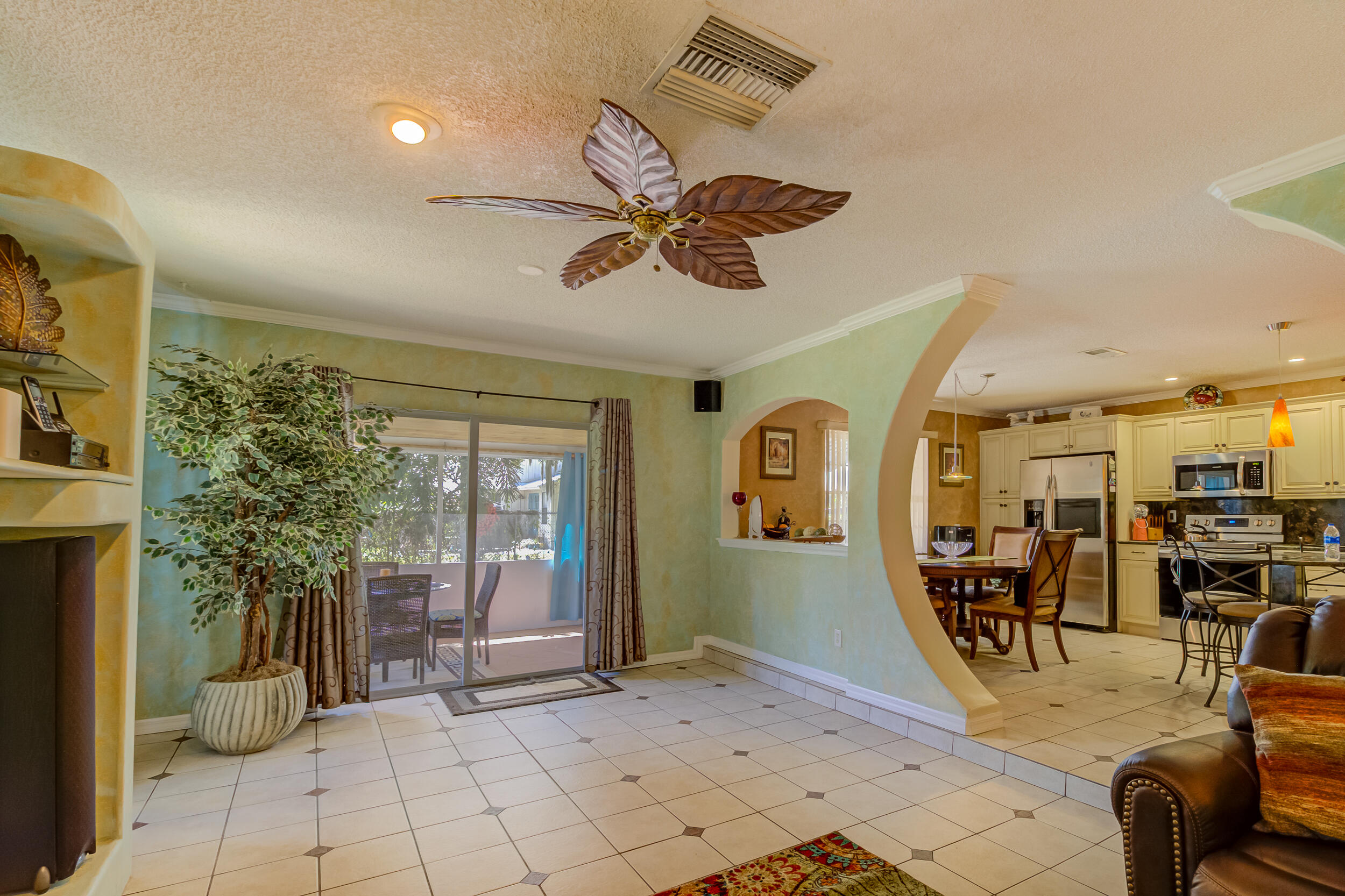 705 Kearney Road Fort Pierce, FL 34982 - Photo 13 of 30 Living room