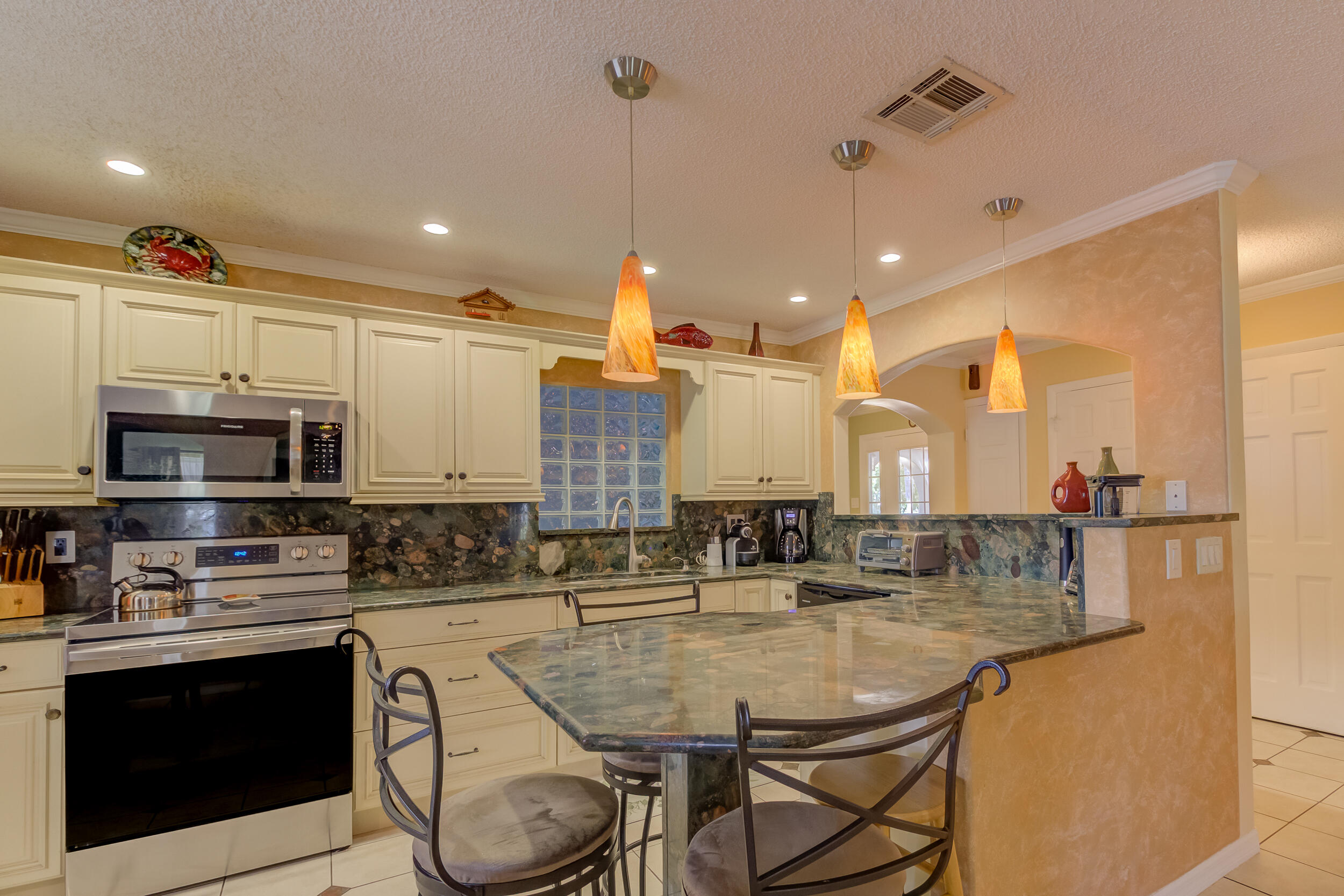 705 Kearney Road Fort Pierce, FL 34982 - Photo 6 of 30 Kitchen