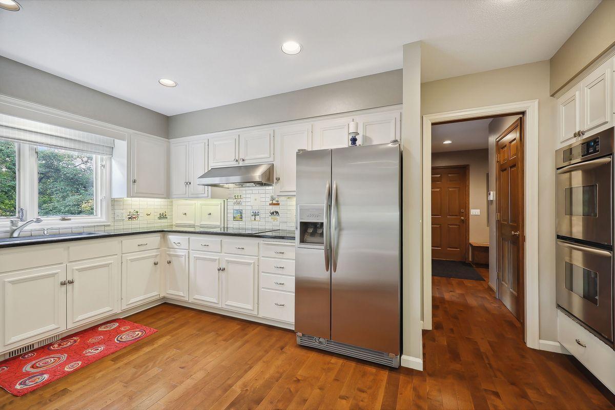 14519 Rocksborough Road Minnetonka, MN 55345 - Photo 19 of 51 Gallery Image 19
