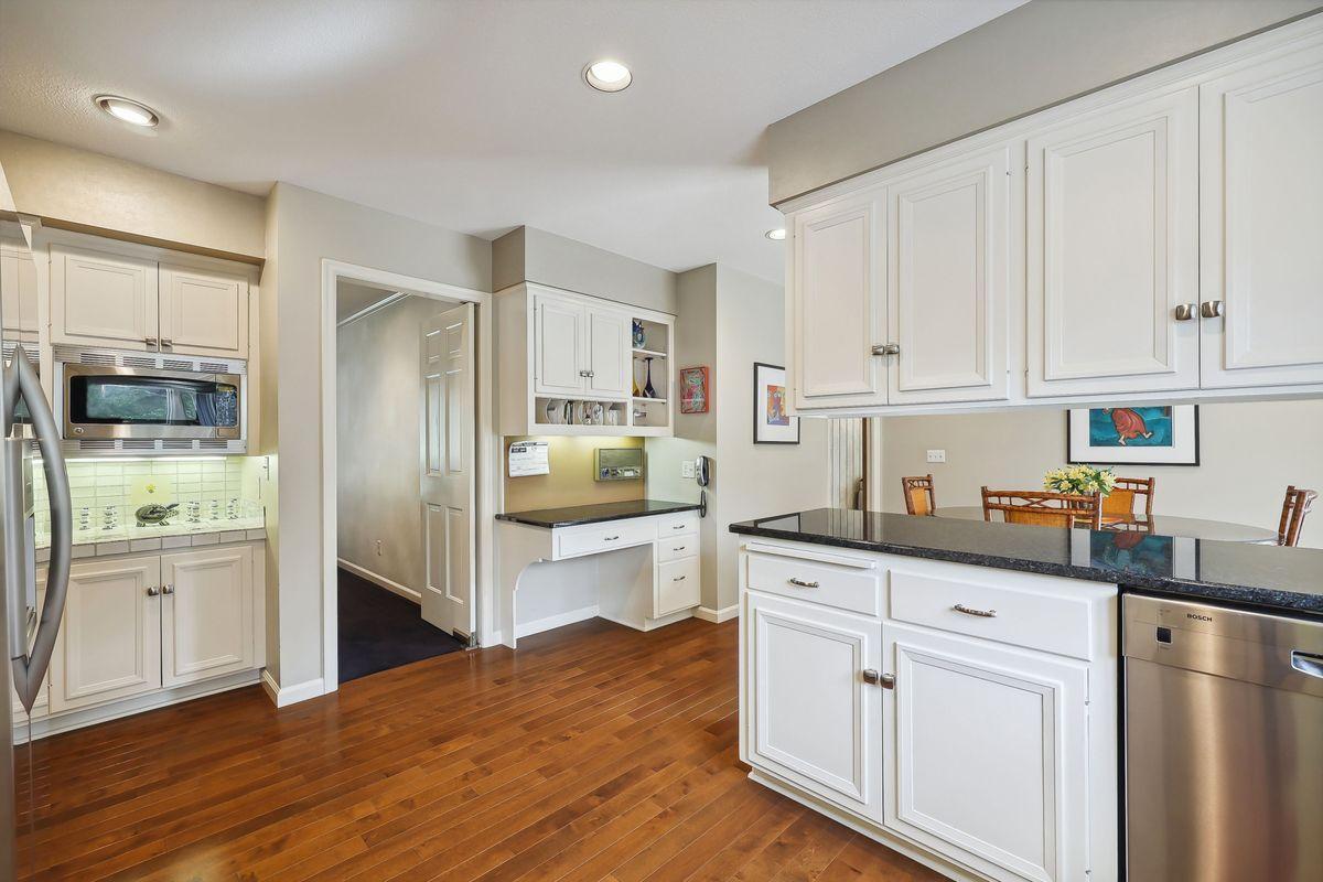 14519 Rocksborough Road Minnetonka, MN 55345 - Photo 20 of 51 Gallery Image 20