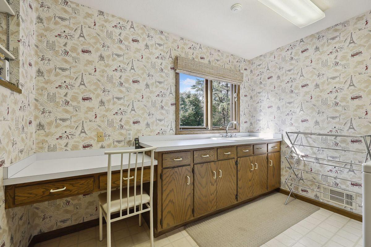 14519 Rocksborough Road Minnetonka, MN 55345 - Photo 27 of 51 Gallery Image 27