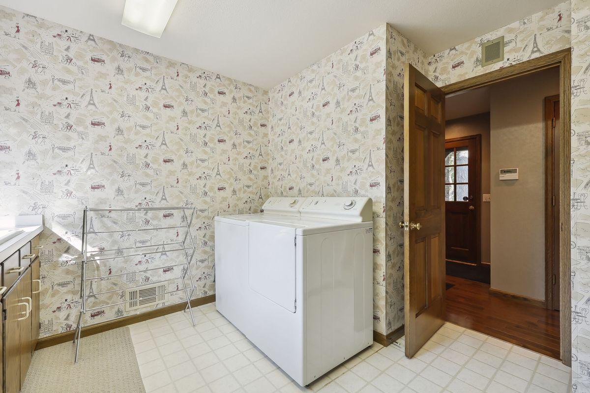 14519 Rocksborough Road Minnetonka, MN 55345 - Photo 28 of 51 Gallery Image 28