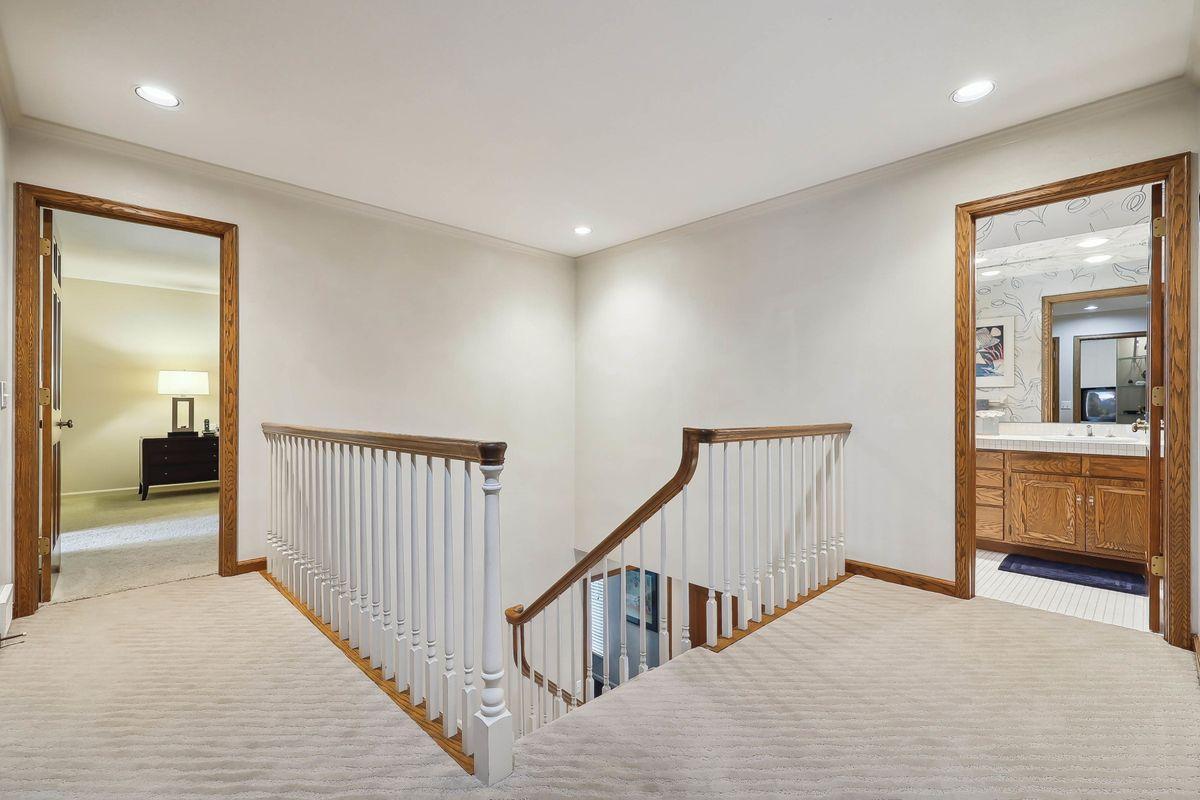 14519 Rocksborough Road Minnetonka, MN 55345 - Photo 29 of 51 Gallery Image 29