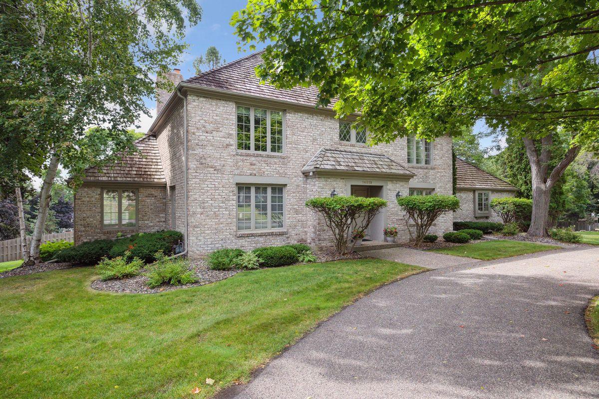 14519 Rocksborough Road Minnetonka, MN 55345 - Photo 3 of 51 Gallery Image 3