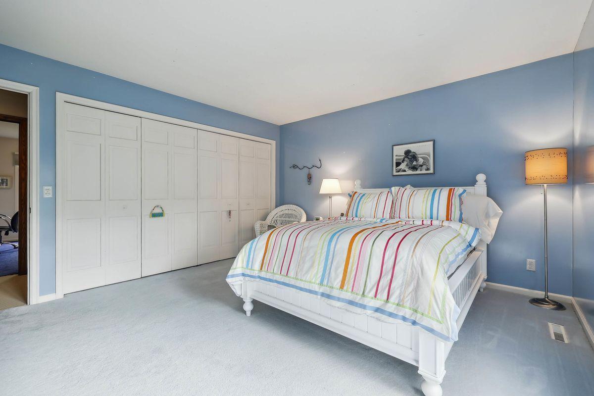 14519 Rocksborough Road Minnetonka, MN 55345 - Photo 34 of 51 Gallery Image 34