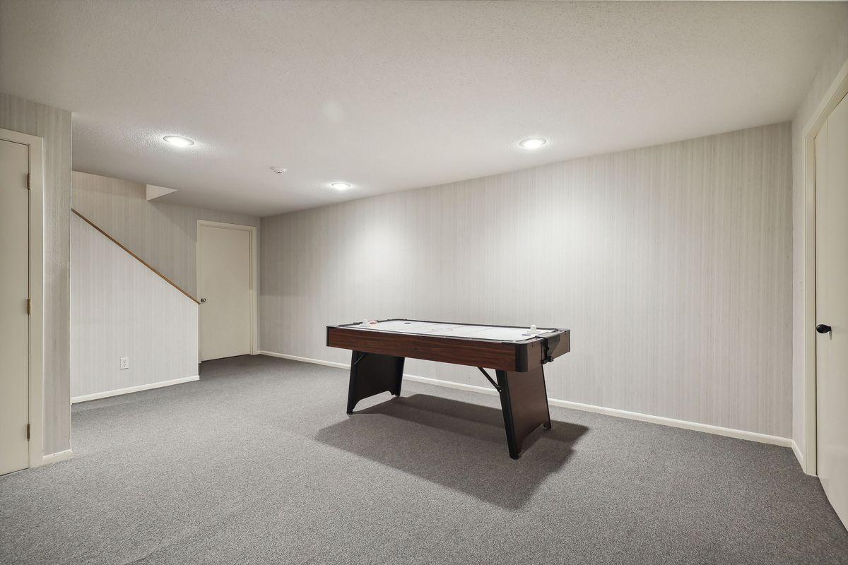 14519 Rocksborough Road Minnetonka, MN 55345 - Photo 40 of 51 Gallery Image 40