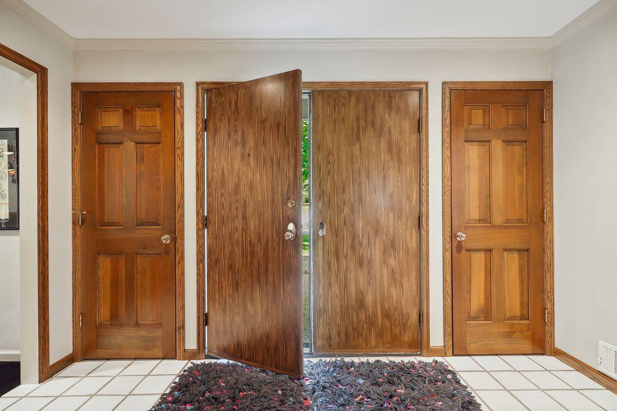 14519 Rocksborough Road Minnetonka, MN 55345 - Photo 4 of 51 Gallery Image 4