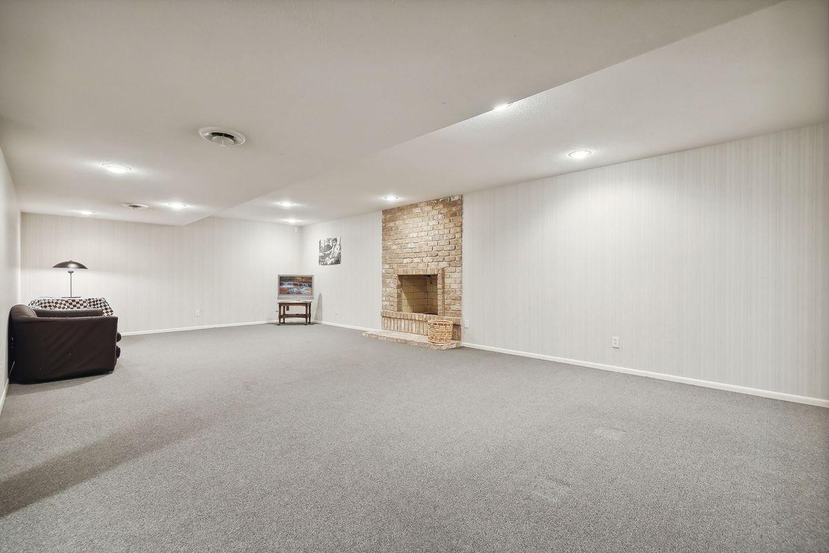14519 Rocksborough Road Minnetonka, MN 55345 - Photo 43 of 51 Gallery Image 43