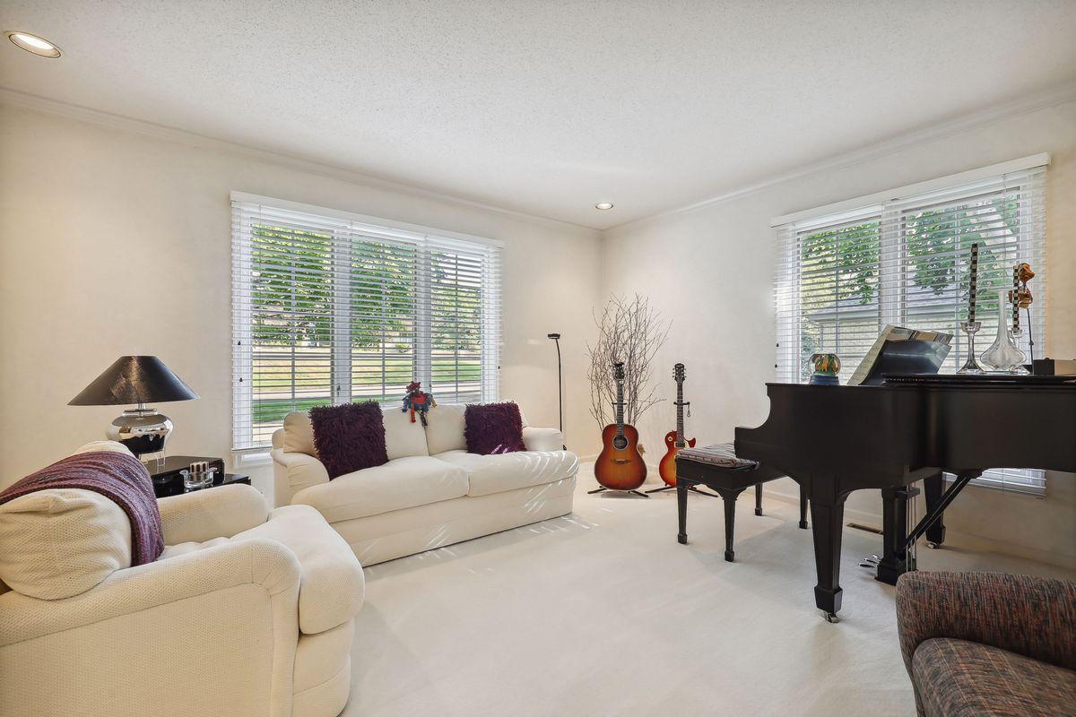 14519 Rocksborough Road Minnetonka, MN 55345 - Photo 10 of 51 Gallery Image 10