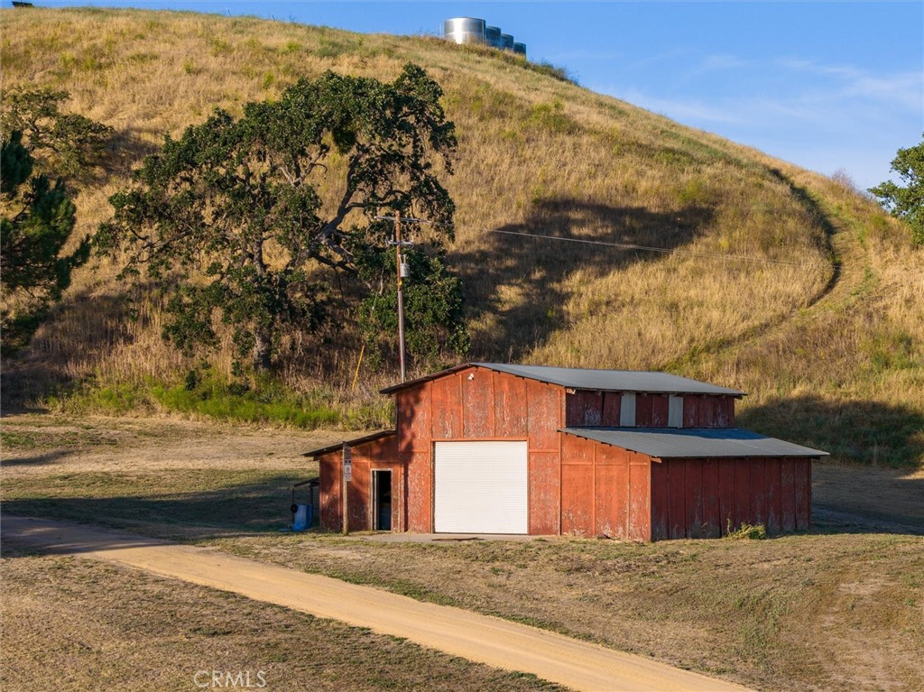 6998 Kingsbury Road Templeton, CA 93465 - Photo 24 of 57 Spacious barn next to the main house, small road leading up to the water tanks and another plateau
