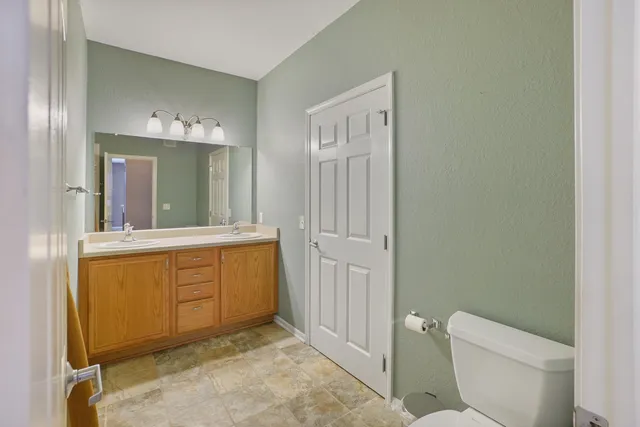 $249,900 | N17-w26541 Meadowgrass Circle, Unit A, Pewaukee, WI 53072